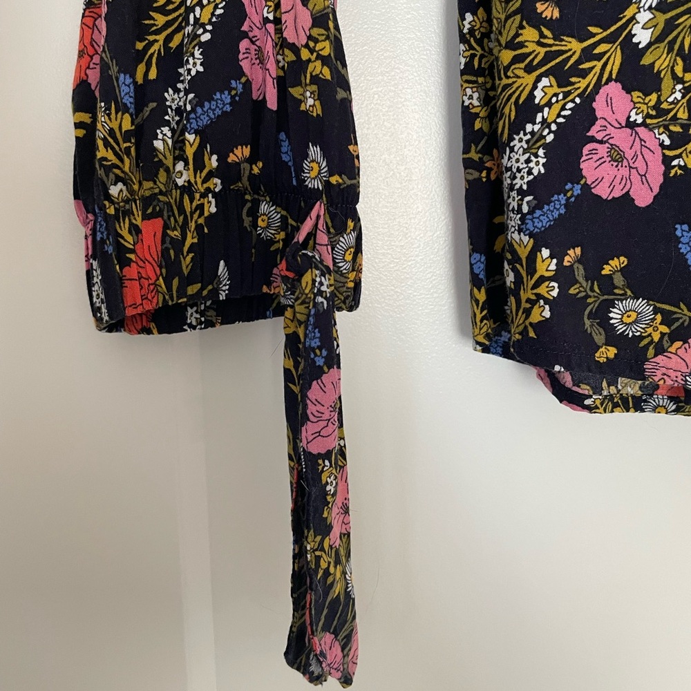 BANANA REPUBLIC Black Floral Blouse petite xs - Picture 9 of 9